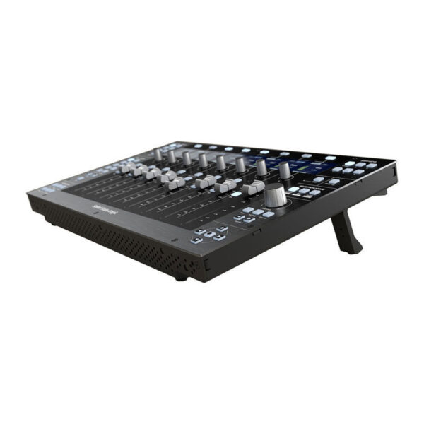 کنترلر نرم افزار استودیویی Solid State Logic UF8
