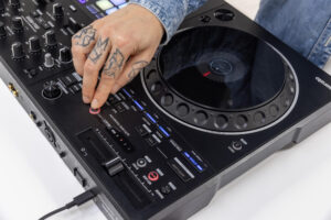 دستگاه دی جی Pioneer DDJ-REV5