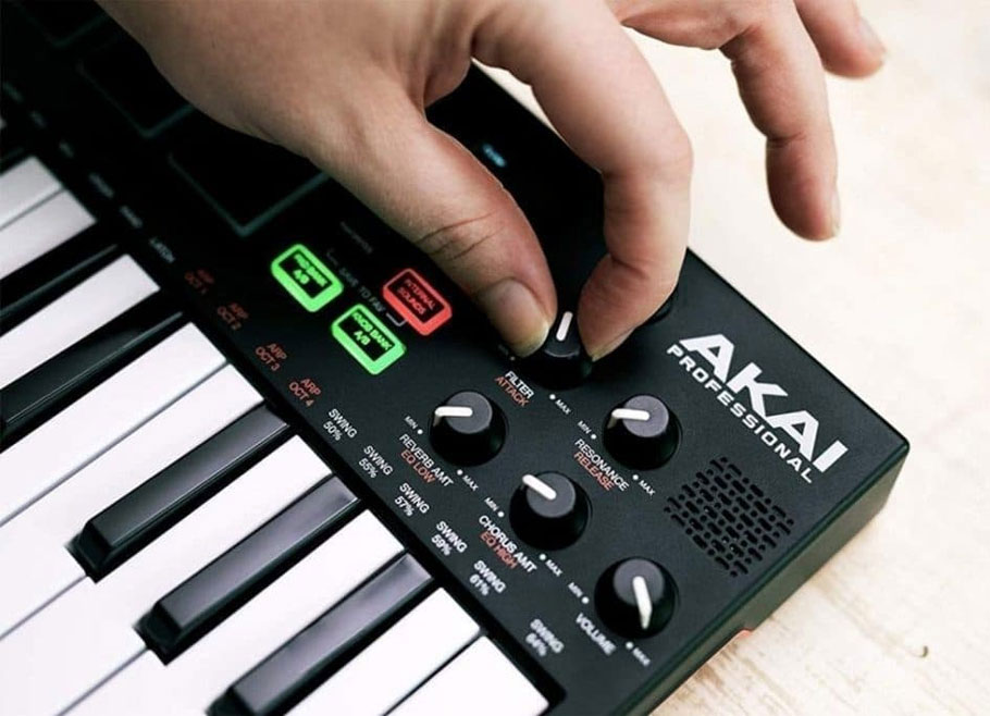 قیمت میدی کنترلر AKAI MPK Mini Play